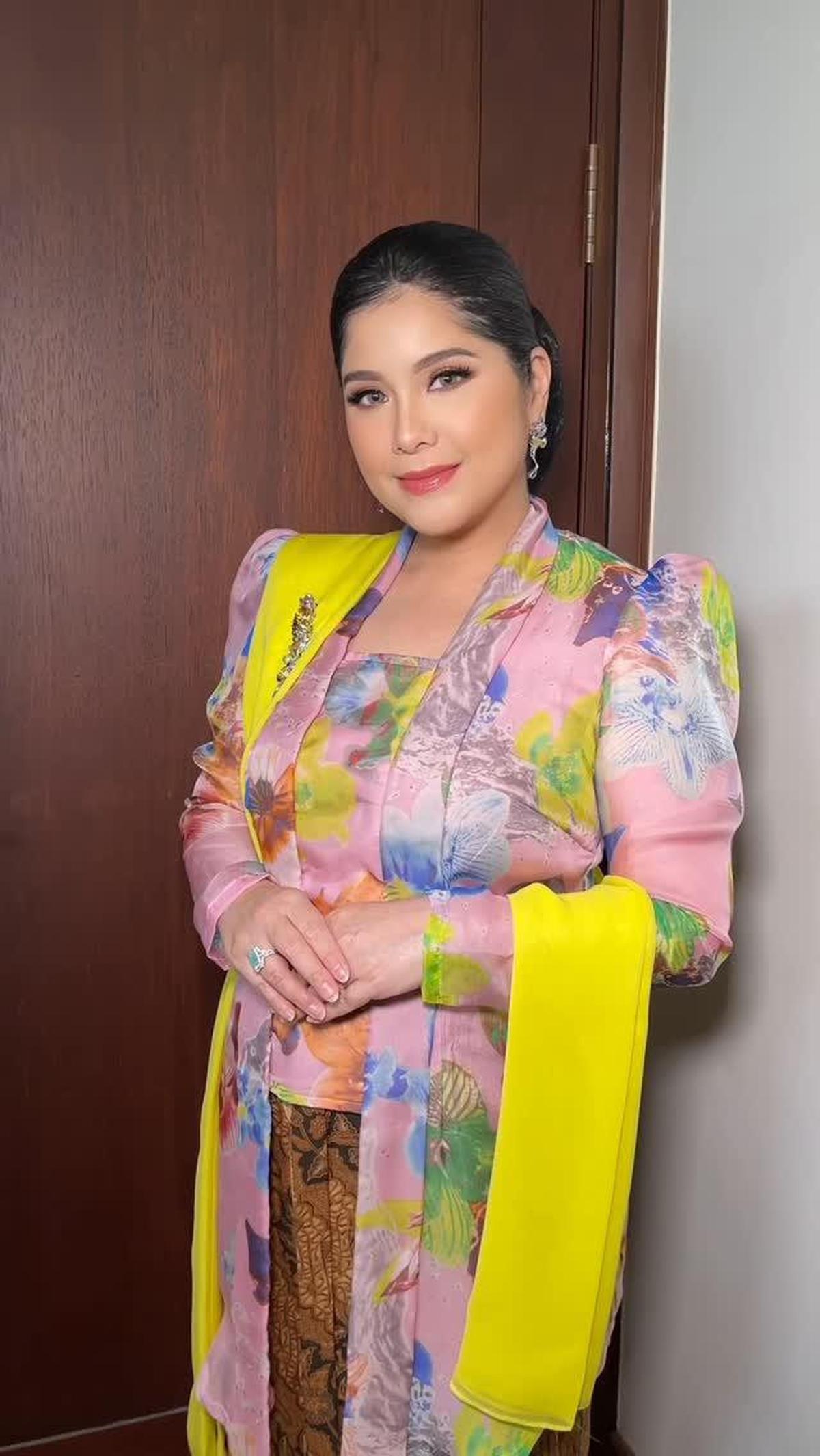 6 Potret Terbaru Annisa Pohan dengan Busana Longgar, Elegan dan Penuh Wibawa