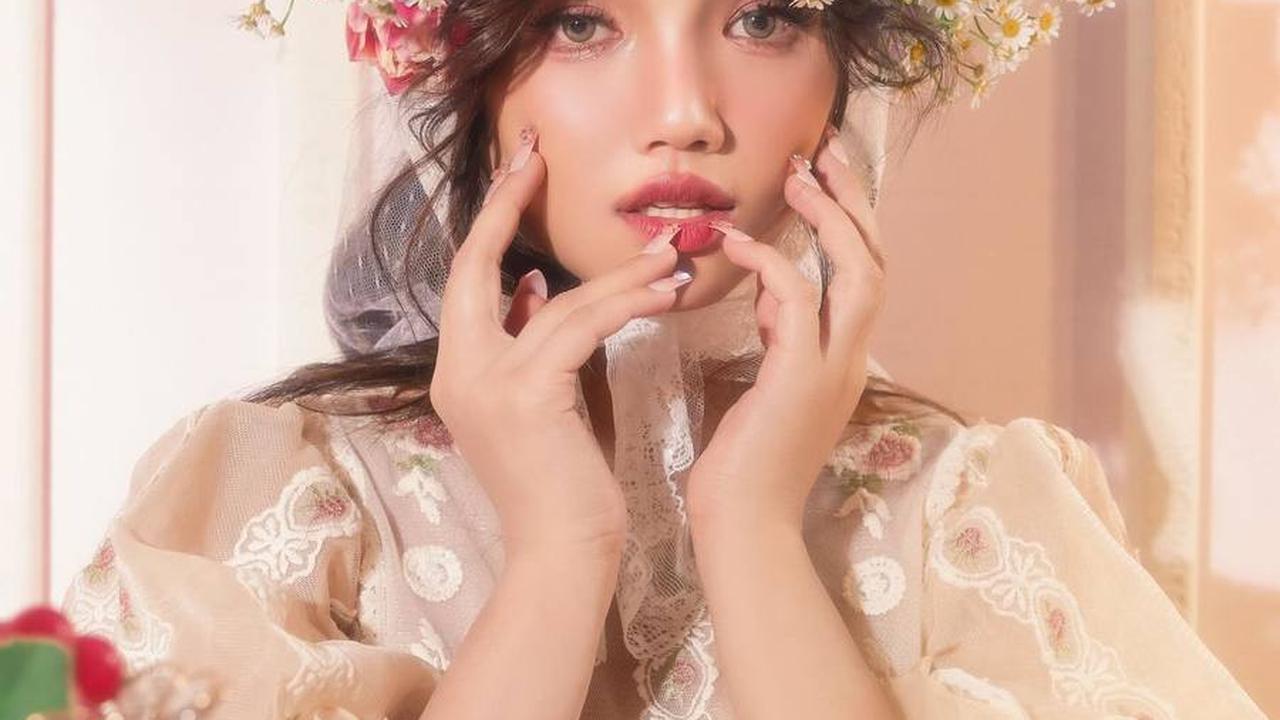 Tambah Kuku Palsu Berwarna Pink Banget