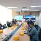 Akademi Televisi Indonesia (ATVI) menggelar rapat kerja atau Raker selama tiga hari yang dibagi dalam dua tahapan, rapat komisi 21-22 Agustus 2023 dan hari terakhir, pleno yang digelar di kampus pada Senin (28/08/2023) dan dilanjutkan dengan kegiatan outing di Kebun Raya Bogor.(Dok ATVI)