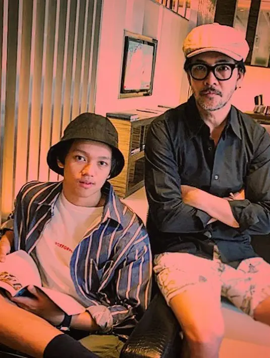 Selain mengungkap rasa bangganya, Ferry mengatakan bahwa sang anak merupakan sosok yang tidak pernah melupakan keluarga. Brandon selalu ingin berkumpul bersama keluarga. (Instagram/ferrysal1m)