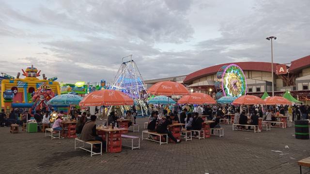 Pasar Malam Empat Satoe Slank