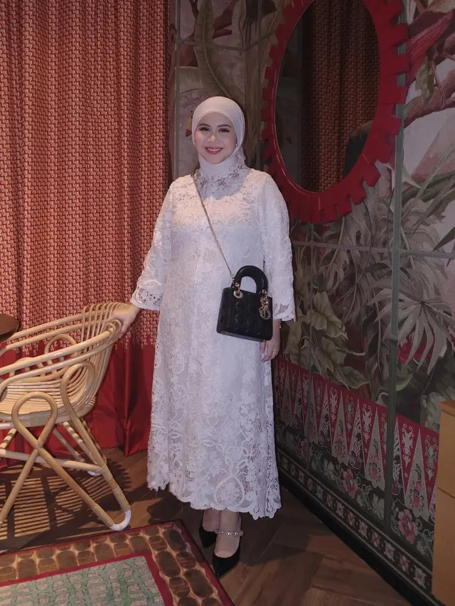 7 Model Gamis dan Setelan Hijab ala Kesha Ratuliu, Gaya Menawan untuk Ibu Muda