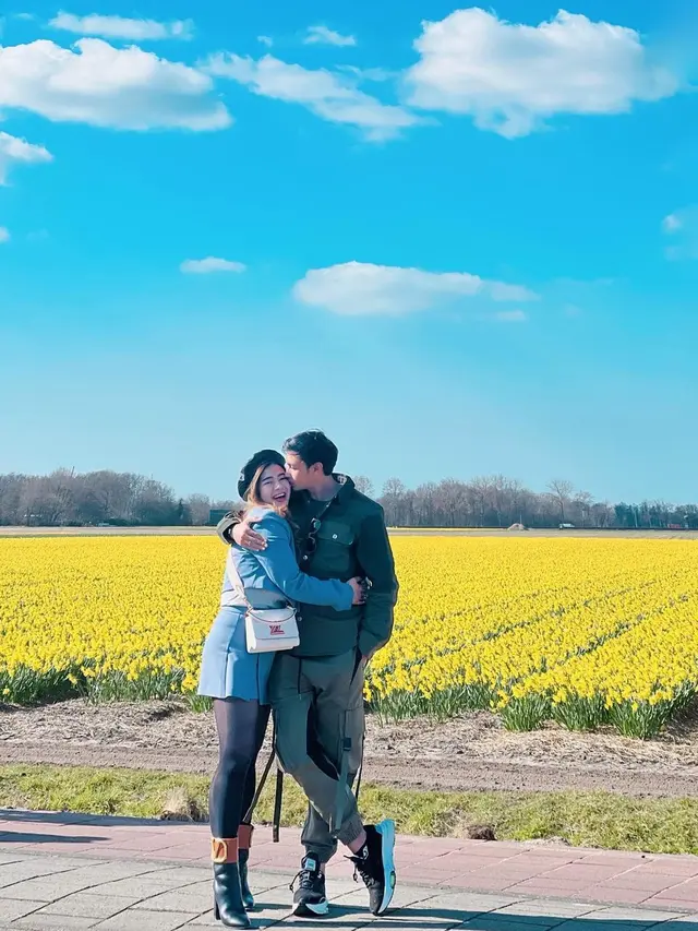 Potret Outfit Serasi Felicya Angelista dan Caesar Hito Saat Liburan di Keliling Eropa