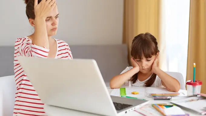 Efek Doomscrolling pada Kemampuan Fokus Anak (photo by freepik.com)