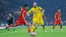 Pemain Persija Jakarta, Rayhan Hannan, melepaskan tendangan saat melawan Persebaya Surabaya pada laga pekan ke-27 BRI Super League di Stadion Utama Gelora Bung Karno, Jakarta, Sabtu (11/4/2026). (Bola.com/Bagaskara Lazuardi)