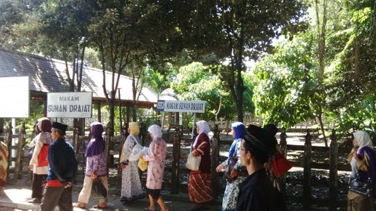 Menelusuri jejak Wali Songo di Makam Sunan Drajat