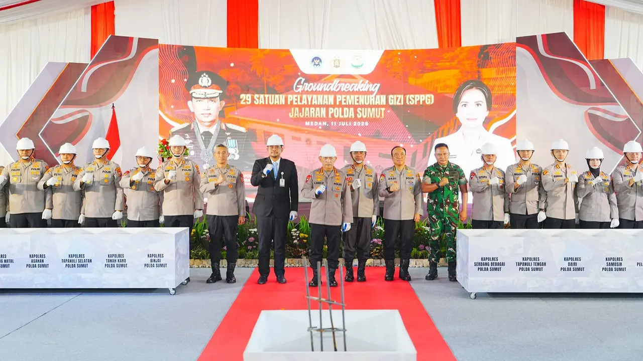 Kapolri Jenderal Listyo Sigit Prabowo melaksanakan peletakan batu pertama atau groundbreaking pembangunan 29 dapur Satuan Pelayanan Pemenuhan Gizi (SPPG) di wilayah Sumatera Utara (Sumut) pada Jumat (11/7/2025).