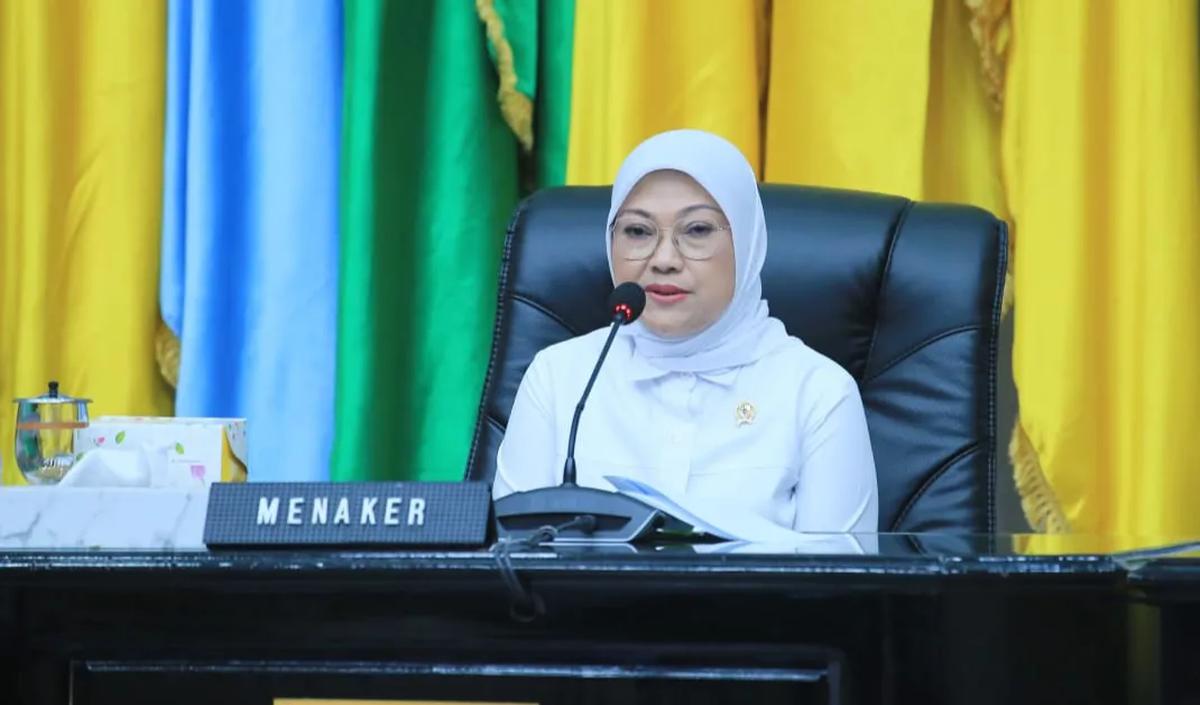 "Artinya, pekerja/buruh dengan masa kerja di atas 1 satu tahun berhak untuk dibayar atau digaji di atas upah minimum yang disesuaikan dengan output kinerja atau produktivitas pekerja dan kemampuan perusahaan,"&nbsp;