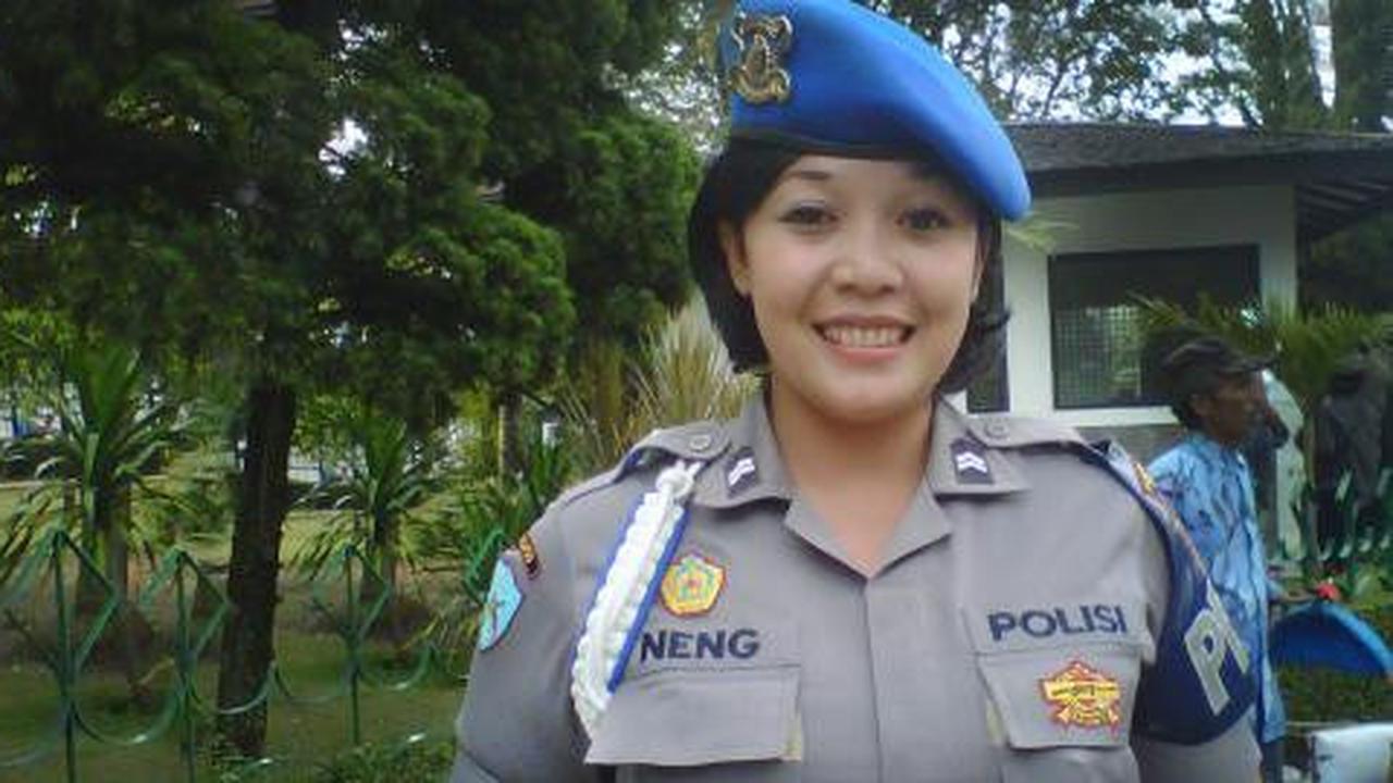 Si geulis Briptu Neng yang jadi favorit demonstran