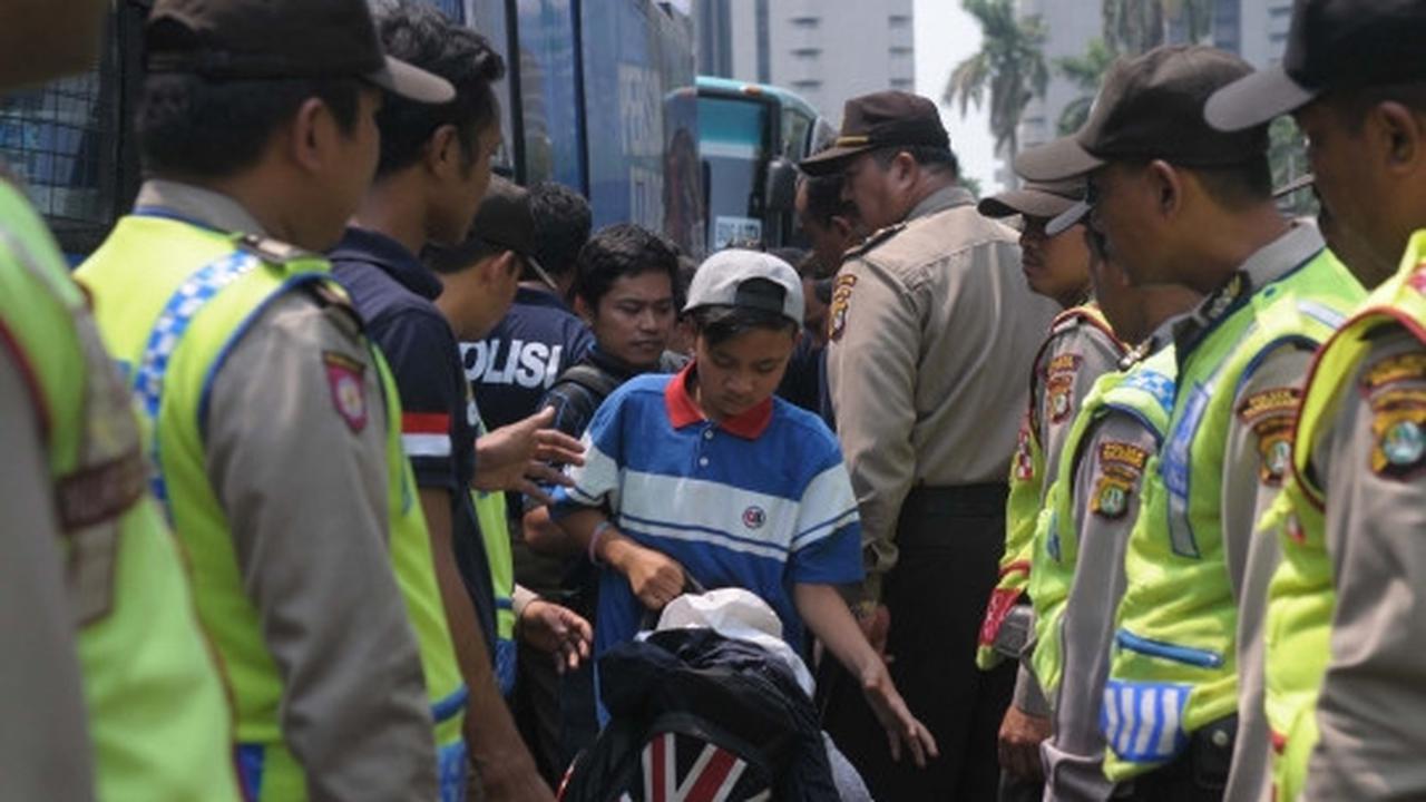 Rombongan Bobotoh tiba di Polda Metro Jaya