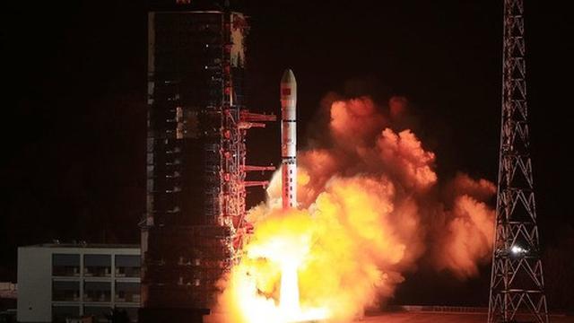 Empat satelit eksperimen teknologi baru diluncurkan menggunakan roket pengangkut Long March-2D dari Pusat Peluncuran Satelit Xichang di Provinsi Sichuan, China barat daya, pada 20 Februari 2020. (Xinhua/Jiao Huangxin)