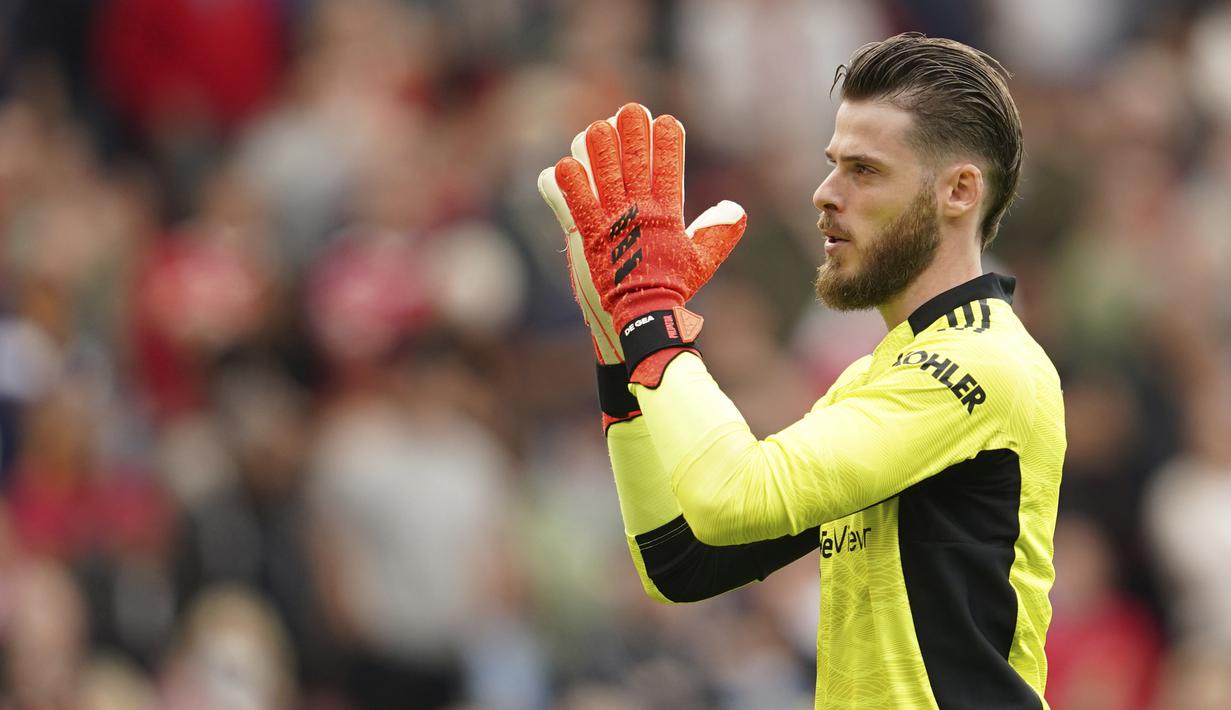 David De Gea. Kiper Manchester United asal Spanyol berusia 30 tahun ini memasuki musim ke-11 nya bersama Setan Merah musim ini. Musim ini ia telah tampil dalam 7 laga di semua kompetisi dengan catatan 1 kali clean sheet dengan kebobolan 7 gol dan sukses menahan 1 eksekusi penalti. (AP/Jon Super)