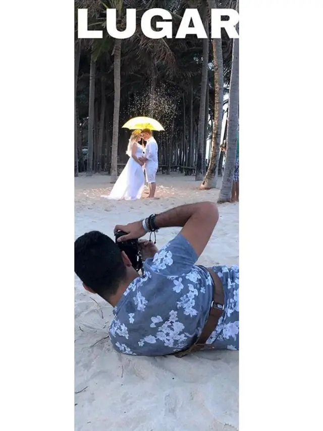 [Bintang] Kemesraan Ini Janganlah Cepat Berlalu, Inilah Foto-Foto Romantis yang Aslinya Nggak Banget!