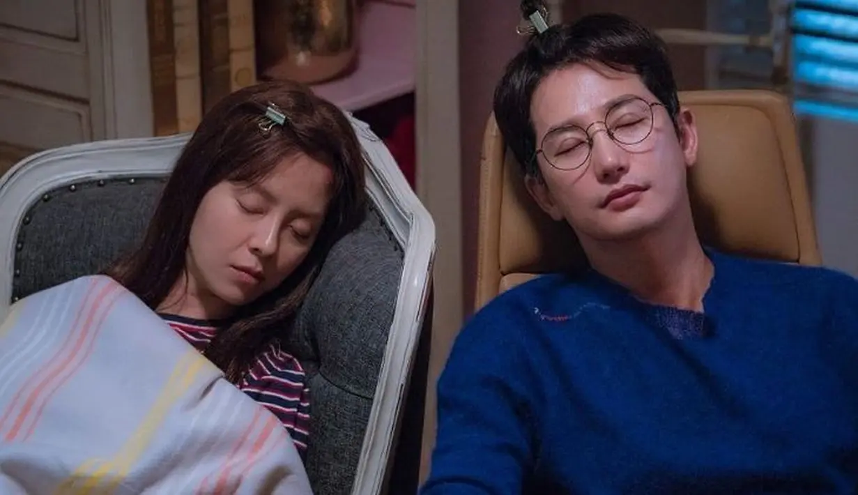 Penonton pun bersemangat saat Phillip dan Eul Soon hampir berciuman di akhir episode. (Soompi)