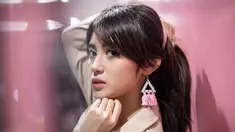Pemeran Mia Clark di film Shunsine Becomes You ini gemar menggunakan busana casual. Meski tampil casual, namun gaya wanita 20 tahun ini tampak elegan. (Liputan6.com/IG/@nblh.ayu)