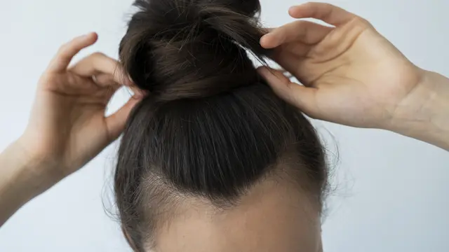 Topknot atau Bun Tinggi [Dok/freepik.com]