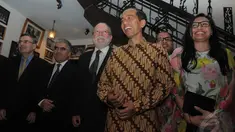 Gubernur DKI Joko Widodo (Jokowi) bertemu 15 duta besar di kawasan Cikini. Pertemuan berlangsung secara tertutup (Liputan6.com/Herman Zakharia).