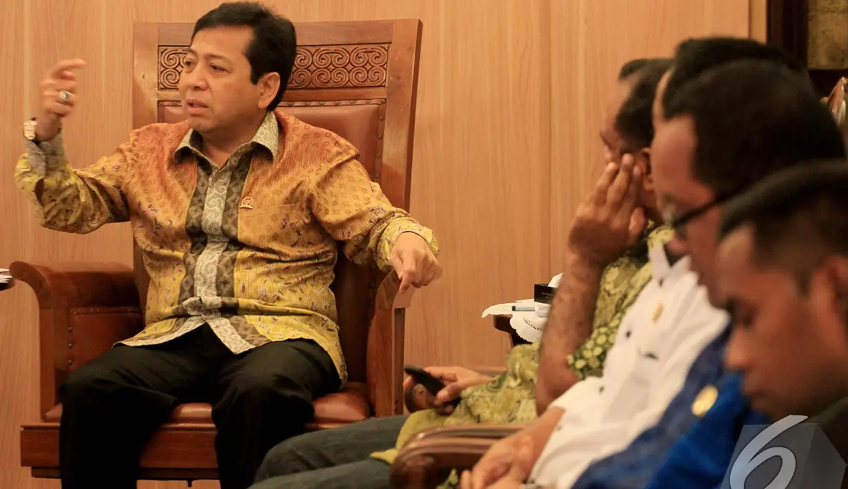Ketua DPR RI Setya Novanto (kanan) saat menerima kunjungan perwakilan DPRD Nusa Tenggara Timur, Jakarta, Jumat (19/12/2014). (Liputan6.com/Andrian M Tunay) 