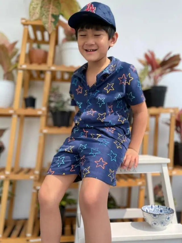 Gaya Rafathar Saat ke Sekolah Curi Perhatian, Harga Outfitnya Capai Jutaan