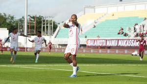 Pemain Malut United, David Da Silva, merayakan gol yang dicetaknya ke gawang PSM Makassar pada lanjutan BRI Super League 2025/2026 di Stadion B.j. Habibi, Parepare, Minggu (21/12/2025) sore WIB. (Dok. Malut United)
