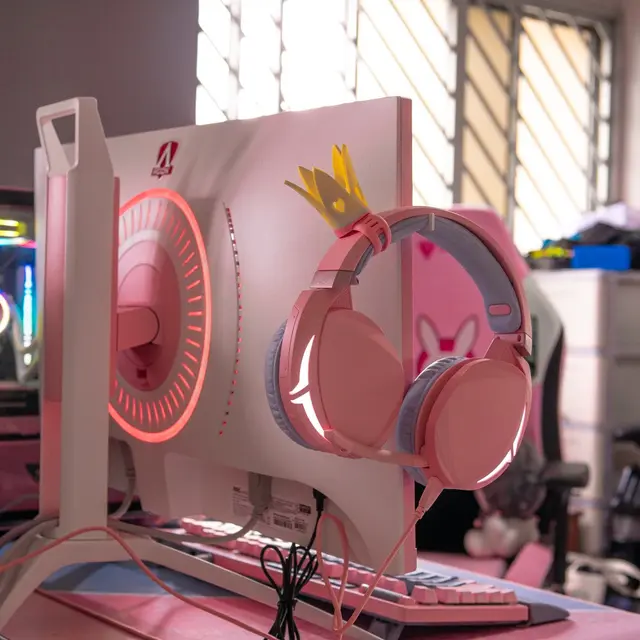 Gadis Penderita Kanker Ini Dihadiahi Paket PC Demon Slayer Pink, Ini 6 Potretnya