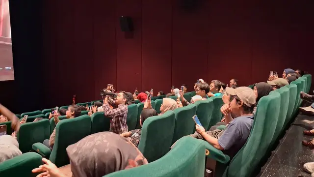 Suasana nonton film Bapak Paling Jujur