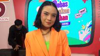 Food vlogger&nbsp;Magdalena Fridawati menghadiri perayaan ulang tahun ke-90 Revlon Indonesia di Kota Kasablanka, Jakarta Selatan, 6 Juli 2022. (Liputan6.com/Asnida Riani)
