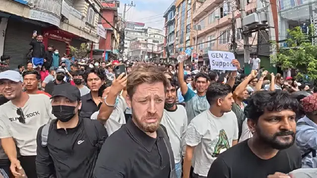 Kesaksian YouTuber Inggris Terjebak di Tengah Demonstrasi Ricuh Warga Nepal