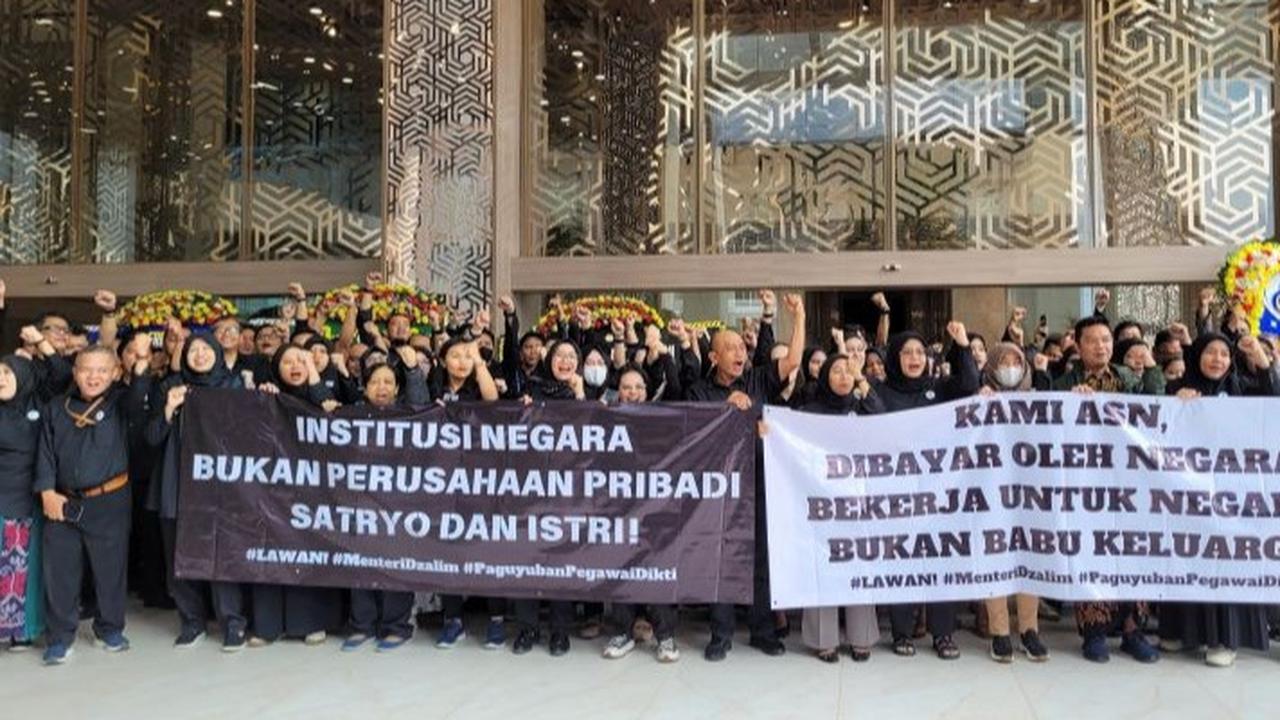 ASN Bongkar Perilaku Menteri Satryo: Pecat Pegawai Lewat WA hingga Tampar Pekerja