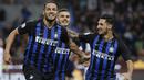 Pemain Inter Milan merayakan gol yang dicetak oleh Danilo D'Ambrosio ke gawang Fiorentina pada laga Serie A Italia di Stadion Giuseppe Meazza, Rabu (26/9/2018). Inter Milan menang 2-1 atas Fiorentina. (AP/Luca Bruno)