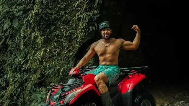 7 Potret Terbaru Ammar Zoni yang Kini Badannya Makin Kekar