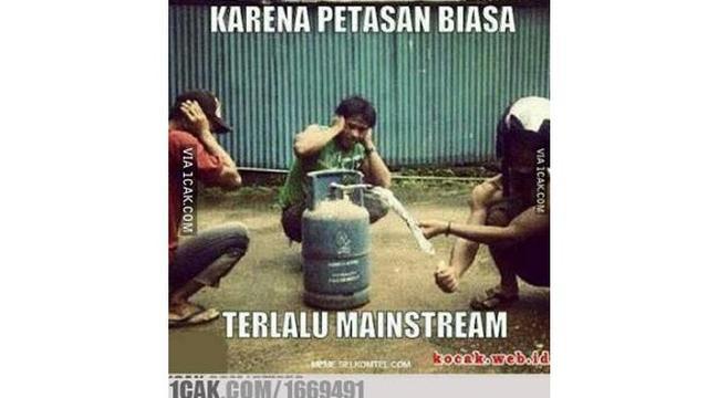 6 Bentuk Petasan Ini Kelewat Unik, Nyeleneh Banget