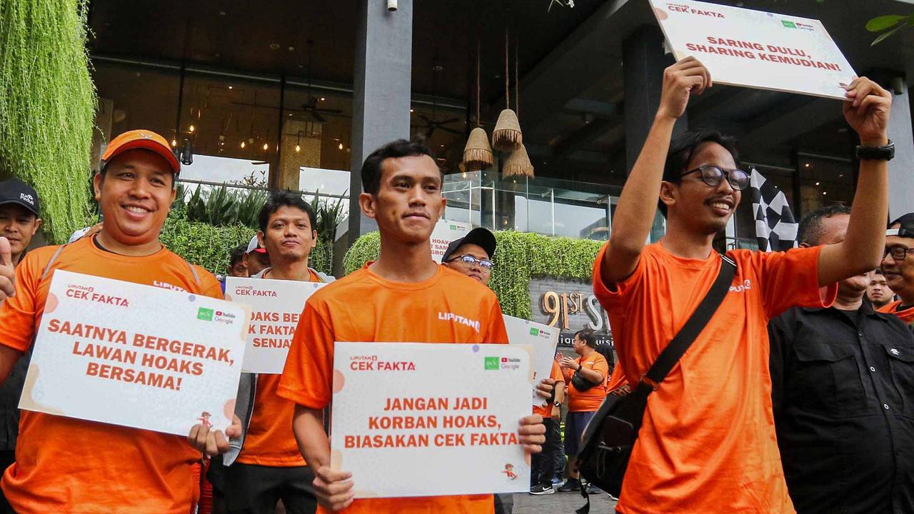 FOTO: Jalan Sehat Berantas Hoaks