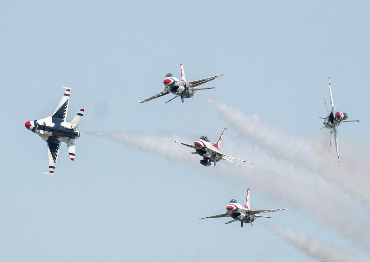FOTO: Aksi Thunderbirds AU AS Hibur Penonton di Langit Maryland
