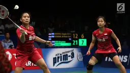 Ganda Putri Indonesia, Anggia Shitta Awanda/Ni Ketut Mahadewi Istarani saat melawan Chen Qingchen/Jia Yifan di Semifinal Indonesia Open 2017, Jakarta, Sabtu (17/6). Anggia/Ni Ketut Mahadewi Istarani kalah 12-21, 17-21. (Liputan6.com/Helmi Fithriansyah)