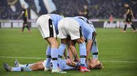 Penyerang Lazio, Ciro Immobile berselebrasi usai mencetak gol ke gawang Inter Milan pada pertandingan lanjutan Liga Serie A Italia di stadion Olimpiade Roma, Minggu, (16/2/2020). Lazio menang 2-1 atas Inter Milan.  (Alfredo Falcone/LaPresse via AP)