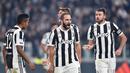 Para pemain Juventus merayakan gol Gonzalo Higuain saat melawan Spal pada lanjutan Serie A di Allianz Stadium, Turin, (25/10/2017). Juventus menang 4-1. (Alessandro Di Marco/ANSA via AP)