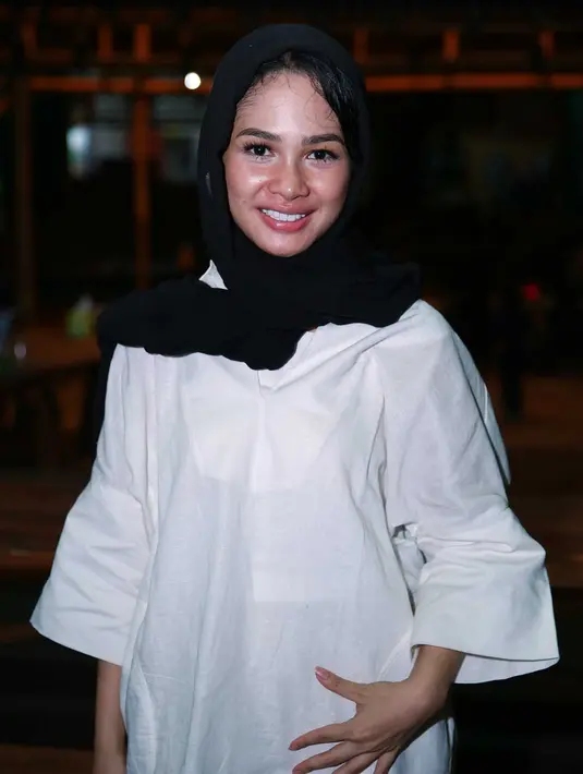 Pasca menikah, Andien harus berlaku sebagai istri yang baik dengan menyiapkan menu makanan sahur dan berbuka untuk sang suami tercinta. (Deki Prayoga/Bintang.com)