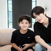Kehadiran member NCT DoJaeJung alias Doyoung, Jaehyun, Jungwoo ke rumah baru Raffi Ahmad dan Nagita Slavina baru-baru ini ramai jadi perbincangan publik. [Foto: IG/raffinagita1717].