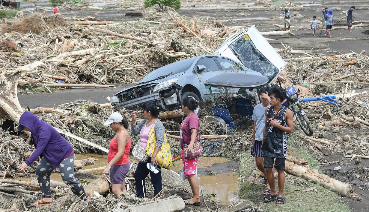 Dalam keterangannya, Presiden Ferdinand Marcos Jr mengatakan Kota Naga dan Legazpi menjadi wilayah yang paling parah terdampak banjir. Dilaporkan di kedua wilayah tersebut banyak korban jiwa. (Ted ALJIBE/AFP)