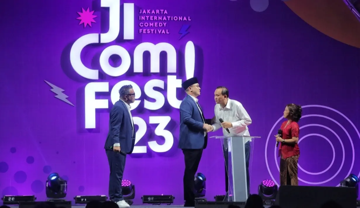 Dengan masing-masing karakter yang mereka miliki, kolaborasi komedian Gilang Dirga, Cak Lontong, Abdel Achrian, Kiky Saputri dan Marshel Widianto membuat penonton yang hadir tertawa terbahak-bahak. [Fimela/Adrian Utama Putra]