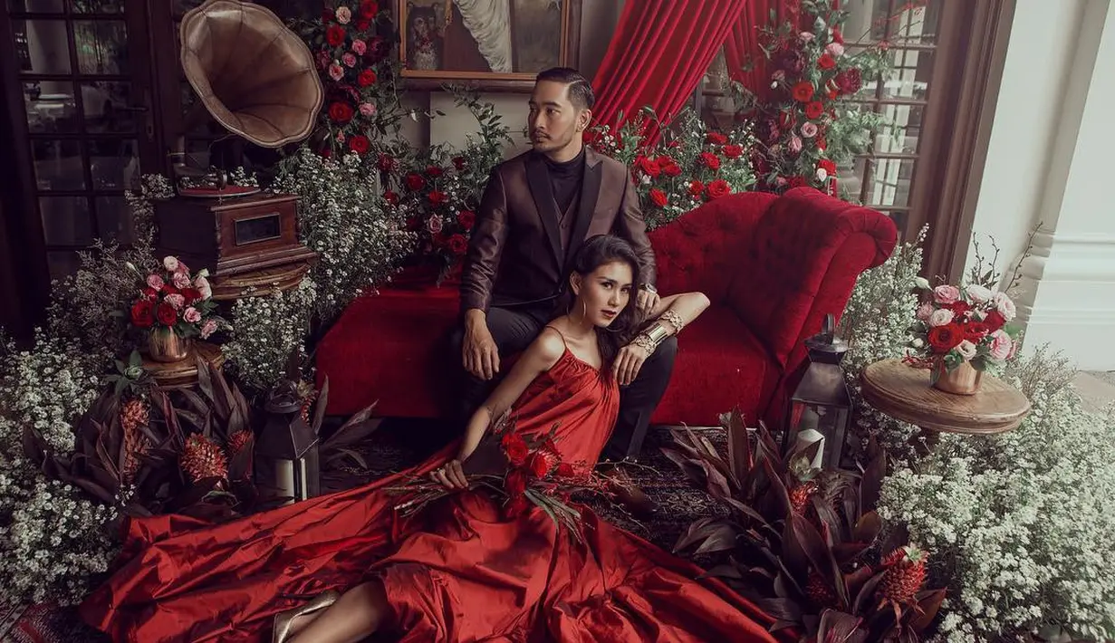 "Semoga Pernikahan kak Syahnaz Dan Kak Jeje Lancar Amin*," tulis windaastriany_07. "Cocok .. Cantiiik sama ganteng ...! Lancar ya smp acara akadx!," tulis yuniareka23. Dan masih banyak lagi pujian warganet. (Instagram/ zulhamsiregar)