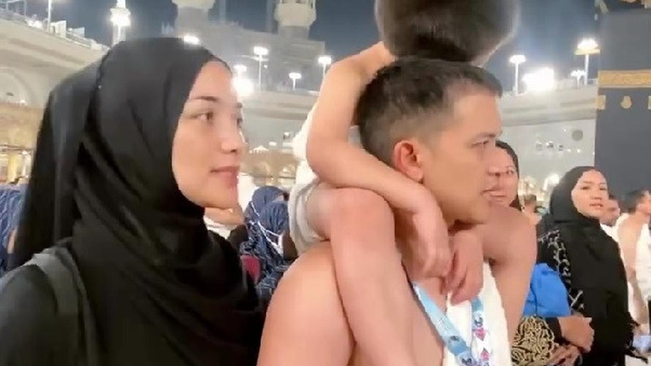 Momen Athar Anak Citra Kirana Ikut Umrah, Digendong Saat Tawaf