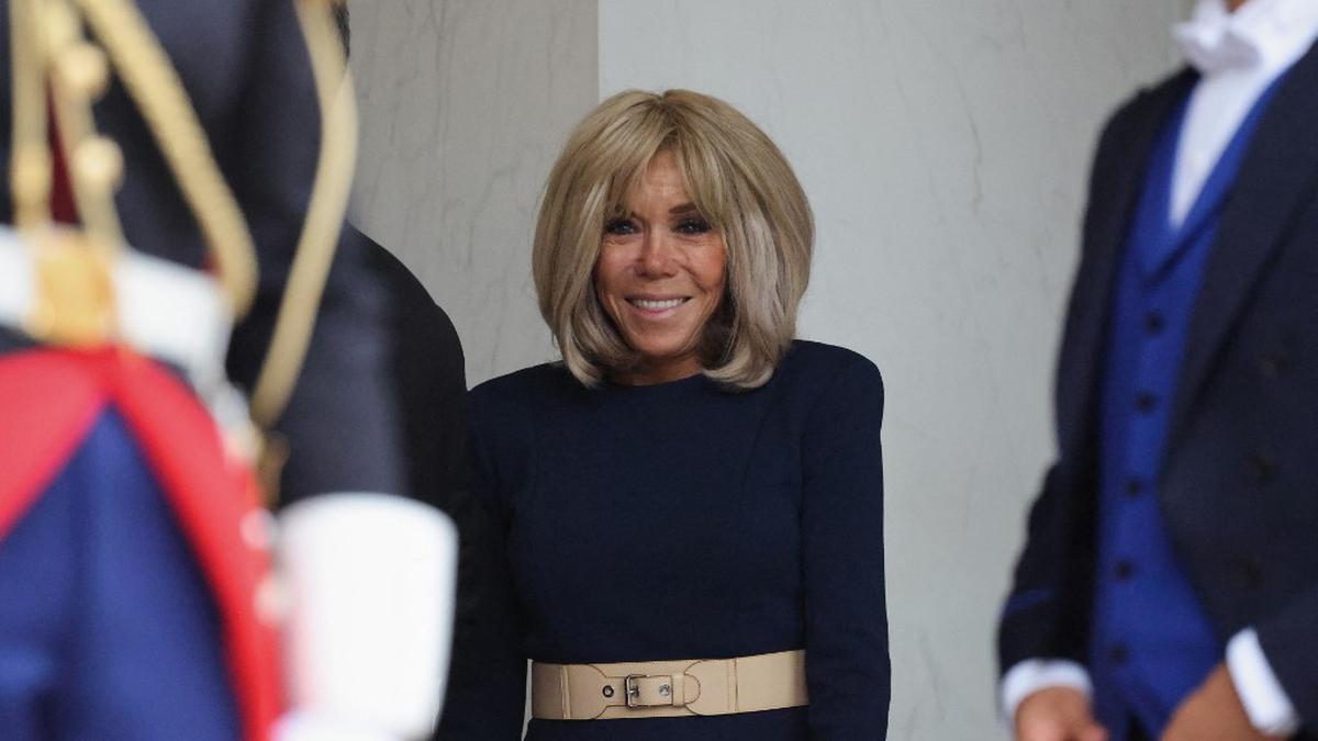 Perjuangan Gaya Brigitte Macron Melawan Hoaks Transgender, Tampil Lebih Hati-Hati