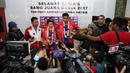 Juara Dunia Bulutangkis Ganda campuran Indonesia, Tontowi Ahmad dan Liliyana Natsir saat tiba di Bandara Soekarno-Hatta, Cengkareng (29/8/2017). Tontowi/Liliyana meraih medali emas pada kejuaraan dunia di Glasgow. (Bola.com/Nicklas Hanoatubun)