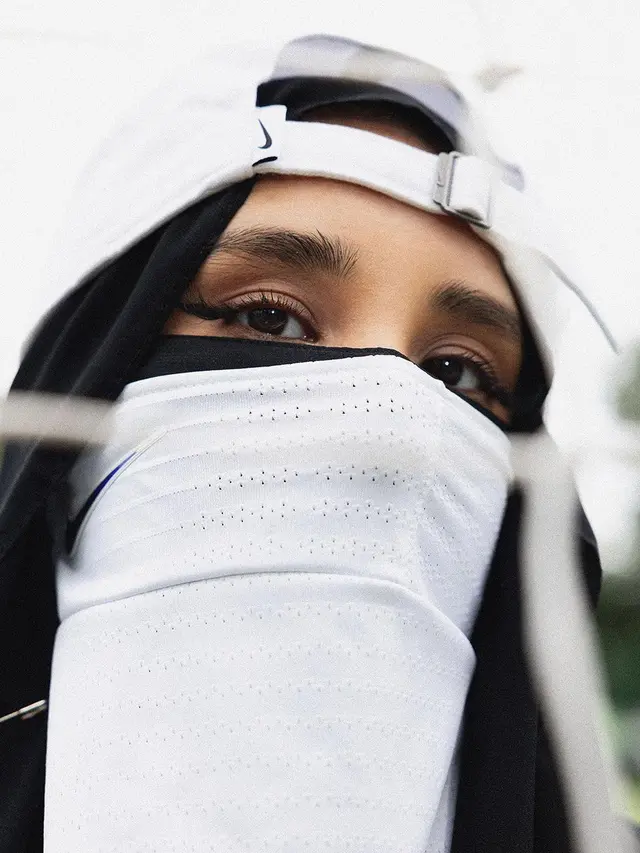 Nike Perdana Rilis Koleksi Niqab dan Abaya, Gandeng Desainer Muslim asal Inggris