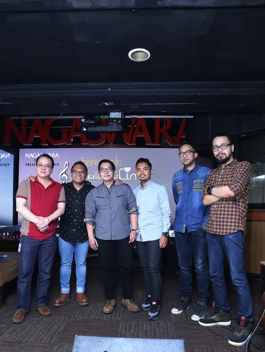 "Selama 12 tahun tak pernah ada akustik dari Kerispatih. Inilah momentum yang tepat buat kami menghadirkan sisi ekslusifitas 12 tahun perjalanan kami," ucap Badai di kantor Nagaswara, Menteng, Jakarta Pusat, Jumat (5/2/2016). (Nurwahyunan/Bintang.com)