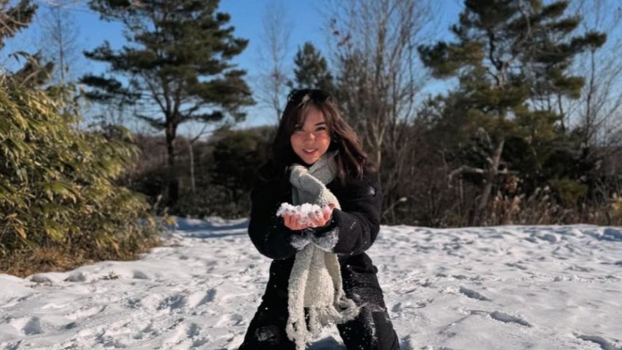 7 Potret Cantik Menawan Gisella Anastasia Nikmati Salju di Jepang, Outfit Mama Gempi Jadi Sorotan