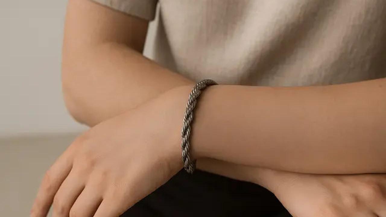 10 Model Gelang Rantai Titanium Terbaru, Jadi Perhiasan Wanita yang Hits untuk Segala Usia di 2025