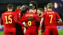 Para pemain Belgia merayakan gol yang dicetak oleh Youri Tielemans ke gawang Inggris pada laga UEFA Nations League di Stadion King Power, Senin (16/11/2020). Belgia menang dengan skor 2-0. (AP/Francisco Seco)